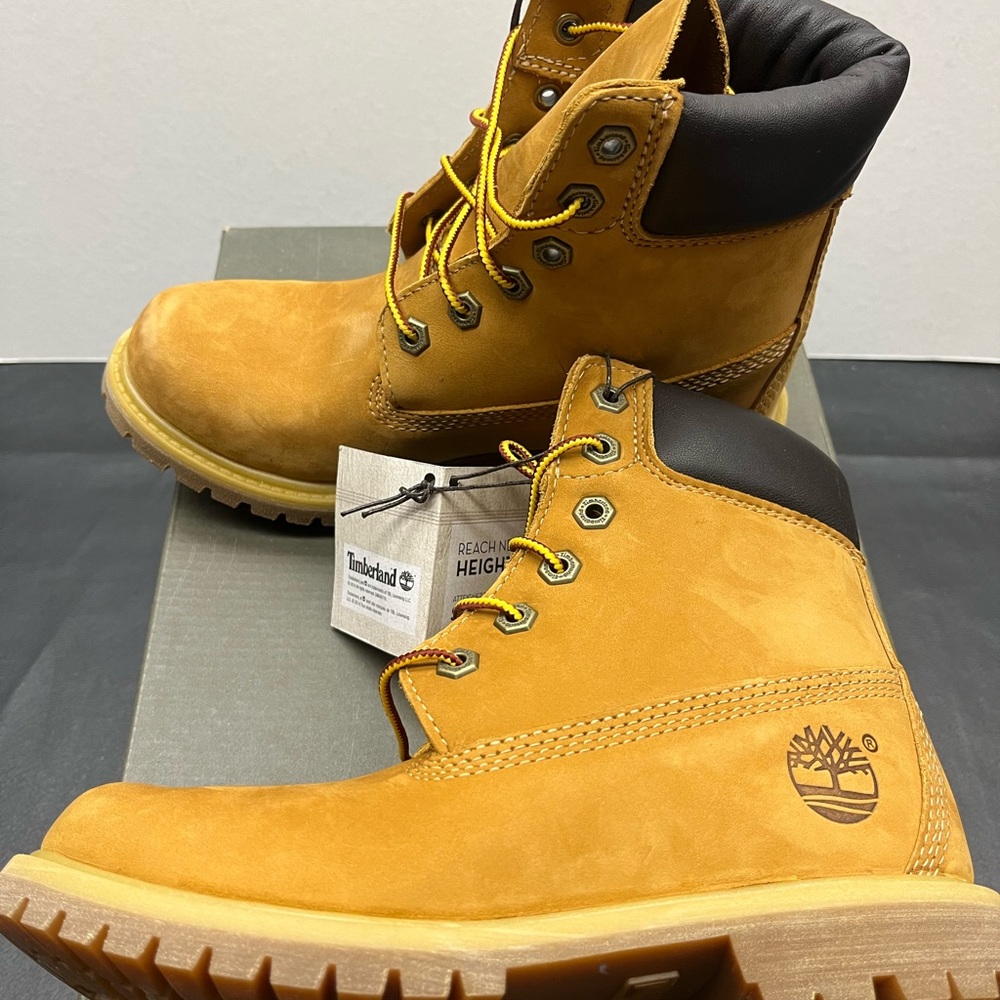 Timberland - Size: 6.5 - Brand new in box - Picture 3 of 8